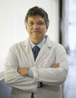 Doutor reumatólogo Agus Lahera León